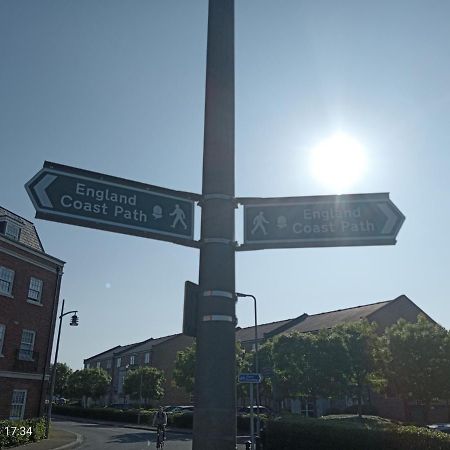 Beautiful Marina Apartment With Private Garden, Flexible Bedrooms With Zip & Link Beds Gosport Eksteriør billede