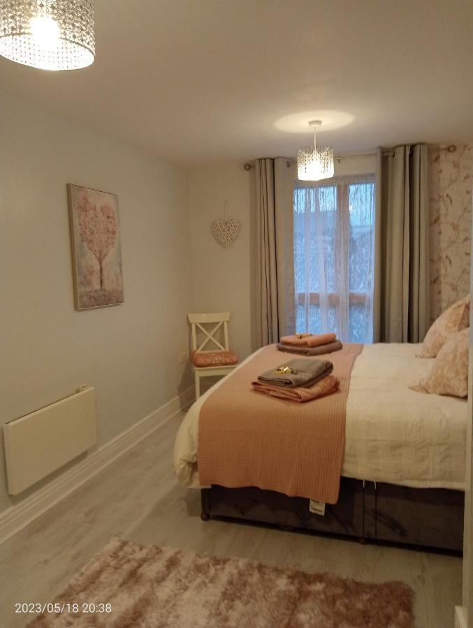 Beautiful Marina Apartment With Private Garden, Flexible Bedrooms With Zip & Link Beds Gosport Eksteriør billede